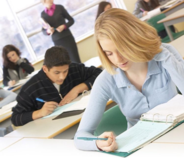 Čajniče finansira 100 studenata