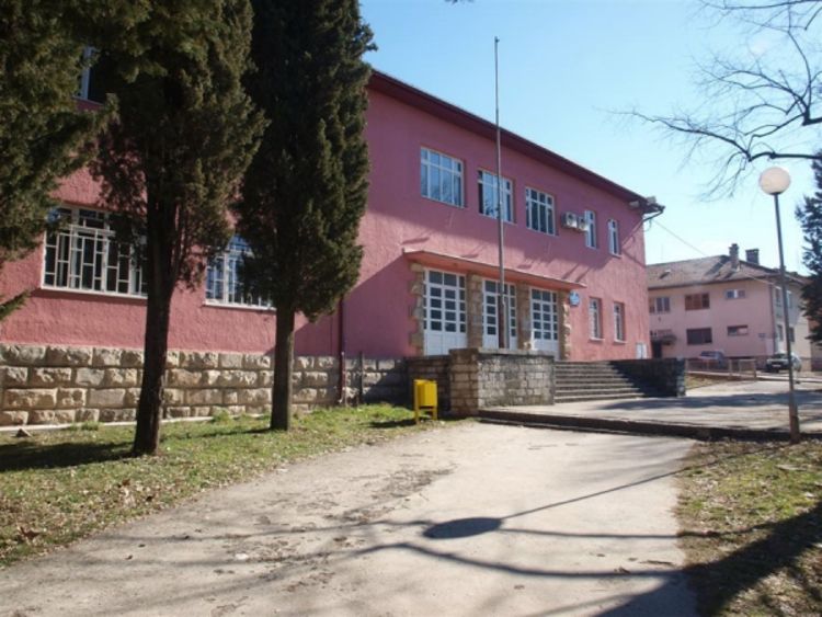 Bileća: Učenik koji je pretukao profesora isključen iz škole