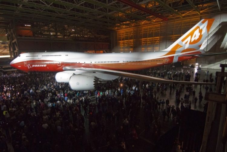  "Boeing" predstavio najduži avion