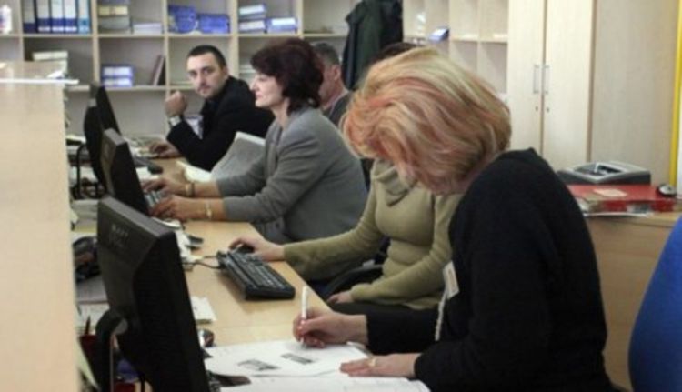 Administracija: Službenici u BiH troše više nego u RS