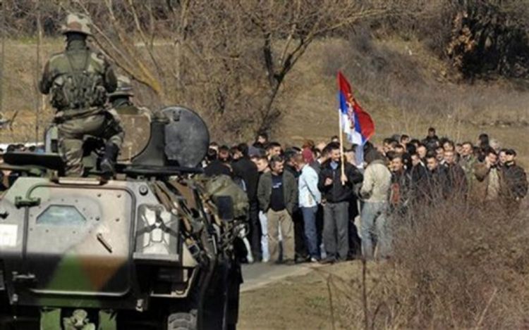 Pripadnici Euleksa i Kfora bacali bombe na Srbe