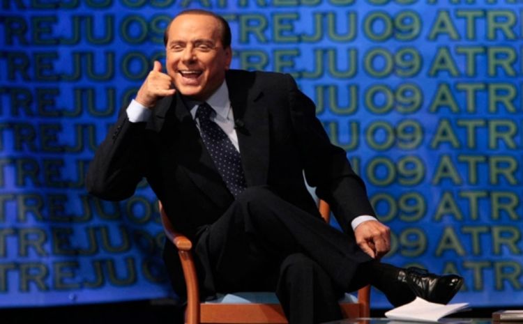 Silvio Berluskoni se palio i na Naomi Kembel