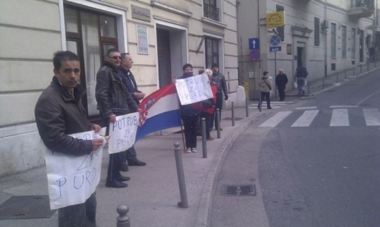 Podrška Purdi i Mariću ispred Konzulata Srbije u Rijeci