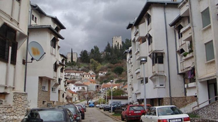 Stolac duboko podijeljen grad