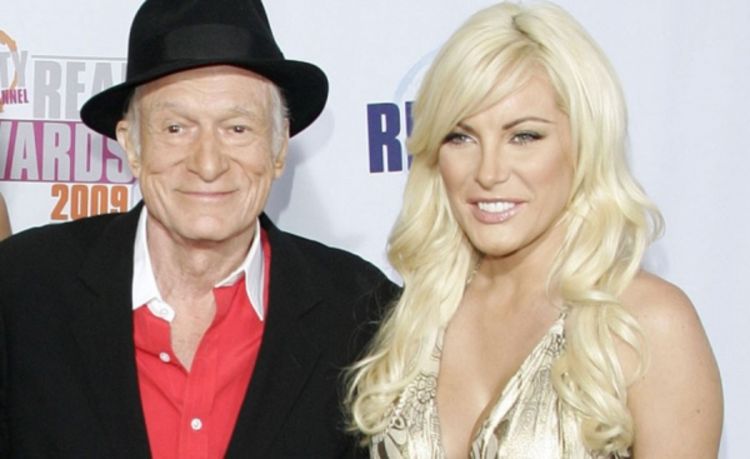 Hju Hefner staje na ludi kamen