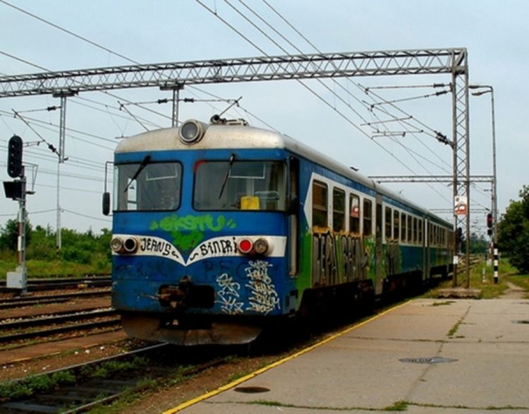 Tragedija u Vrbasu: Voz usmrtio petnaestogodišnje bliznakinje
