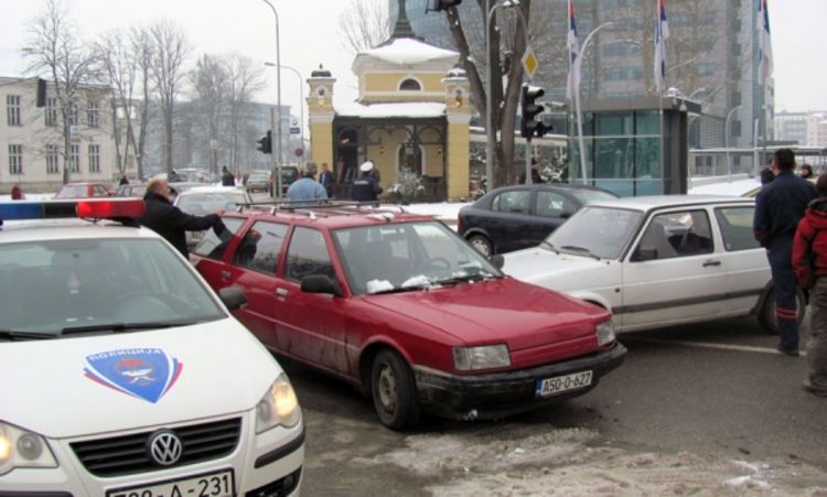 Lančani sudar ispred zgrade Vlade RS