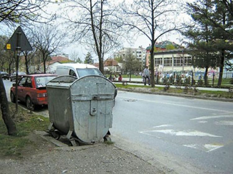 Beba ubijena pa bačena u kontejner