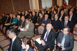 Vlada RS direktorima smanjuje plate i do 25 odsto
