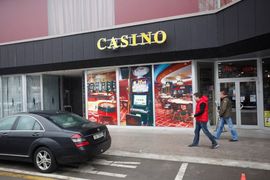 Maskirani razbojnici u hotelu Bosna vlasniku kazina oteli 18.000 KM