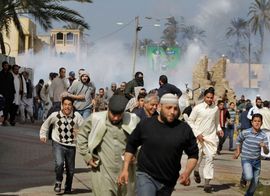 Tripoli: Ispaljen suzavac na antirežimske demonstrante
