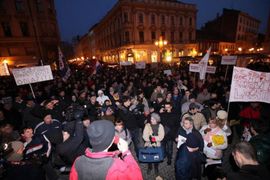 Novi protest za rušenje Vlade Hrvatske: Hiljade ljudi maršira Zagrebom
