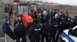 Hrvatski seljaci prijete blokadom zemlje