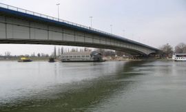Bomba ispod Brankovog mosta?