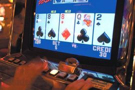 Uhapšeni jer su igrali poker češkim kovanicama