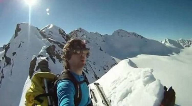 Skijaš pao u provaliju u Alpima i preživio (Video)