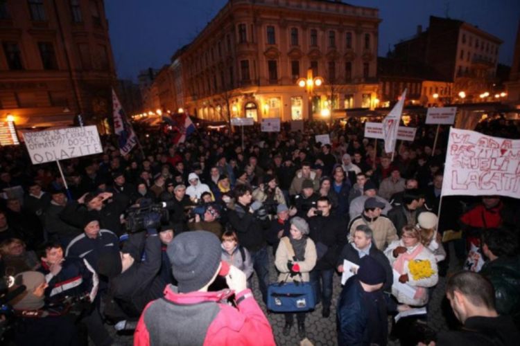Novi protest za rušenje Vlade Hrvatske: Hiljade ljudi maršira Zagrebom