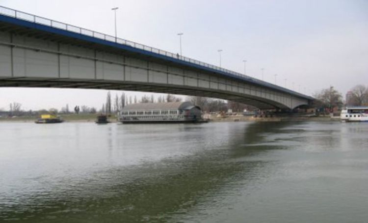 Bomba ispod Brankovog mosta?