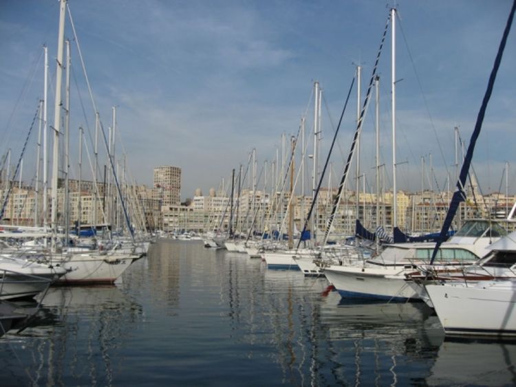 Blokirana luka u Marseju