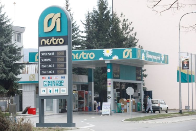 Gas pojeftinio a gorivo skuplje uprkos padu vrijednosti sirove nafte