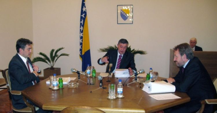 Hitna sjednica Predsjedništva: Zabranjen izvoz oružja iz BiH