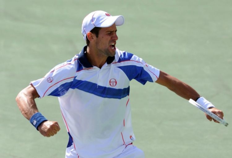 Federer gleda Noletu u leđa