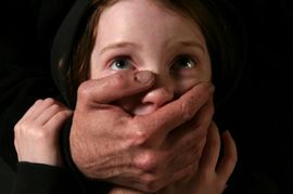 Curice mazao čokoladom i seksualno zlostavljao