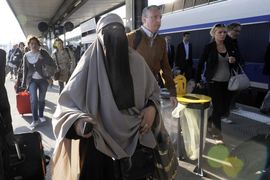 U Francuskoj zabranjeno nošenje burke na javnom mjestu