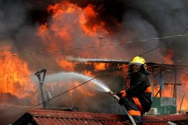 Računar izazvao požar, bez domova ostao 10.000 ljudi (Foto)