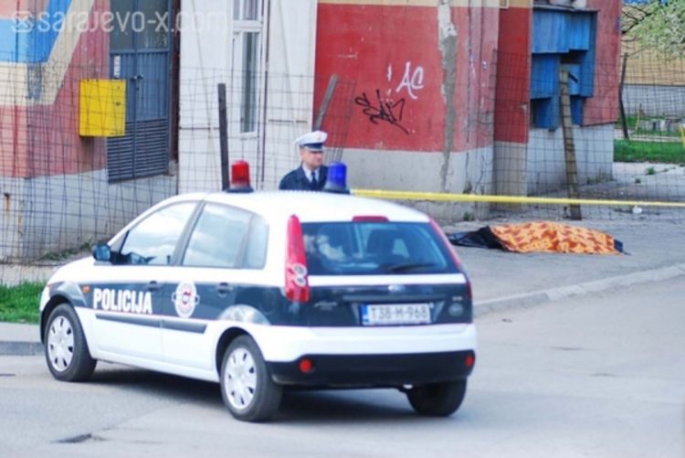 Tuzlak skočio u smrt sa devetog sprata