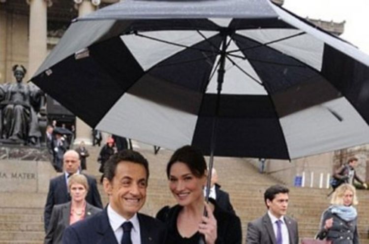 Blindirani kišobran za Sarkozija