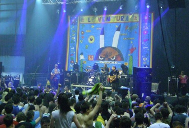 Manu Chao u Zagrebu: Energičan, pankoidan, vruć i seksi (Foto, Video)