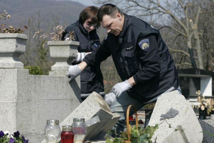 Potukli se u mrtvačnici dok su bdjeli nad pokojnikom