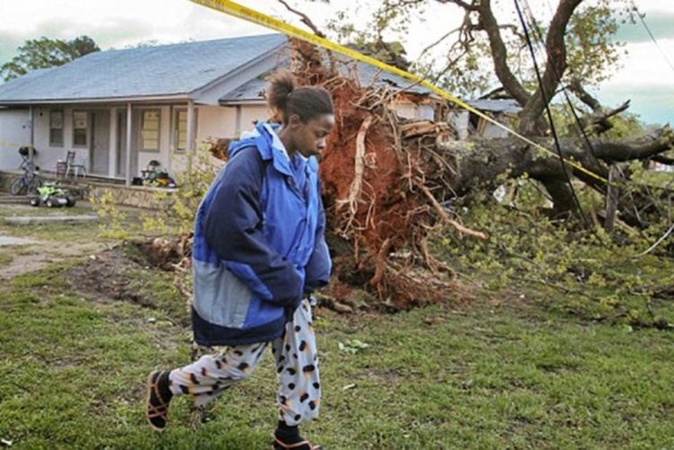 Sedam ljudi poginulo u nevremenu na jugu SAD (Foto, Video)