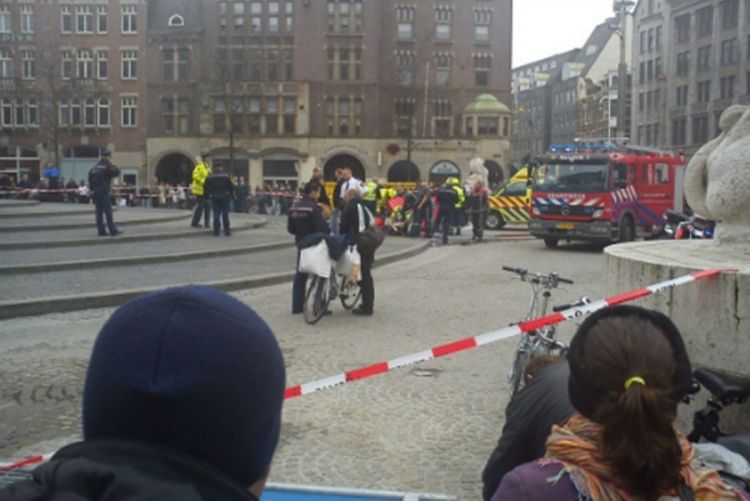 Čovjek buktinja u centru Amsterdama