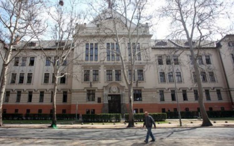 Profesor prisilio dječaka na oralni seks prijeteći mu jedinicom
