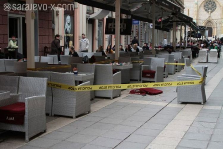 Mladić izboden nožem u bašti kafića u centru Sarajeva