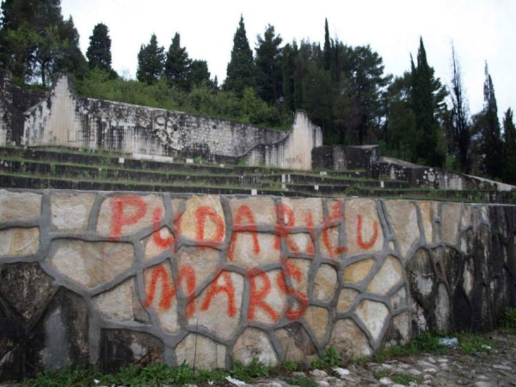 Mostarci potpredsjednika FBiH izvrijeđali grafitima: Pudariću, marš pi..o