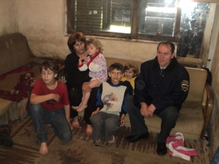 Policijskom platom hrani devetoro djece