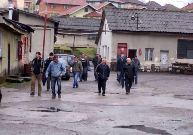 Zvornik: Radnici upali u preduzeće i zaustavili proizvodnju