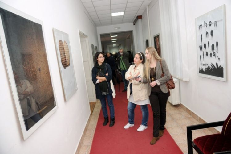 Izložbe fotografija i plakata: Poruke mladih kroz umjetnost