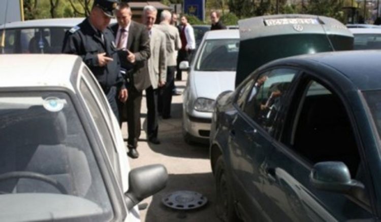 Uhapšena četiri lica zbog postavljanja eksploziva pod automobil Ive Tadića