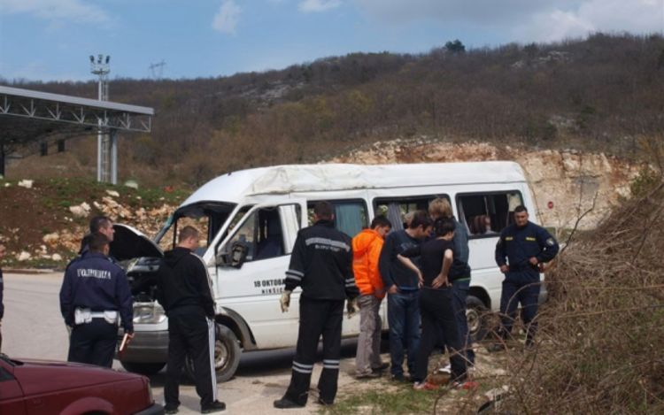 Sletjeli s puta idući na sahranu