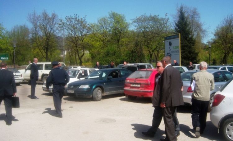Pritvor za članove NS Radom za boljitak