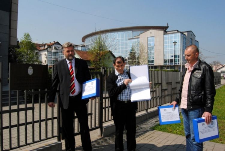 SDS predao peticiju za oslobađanje Vučurevića