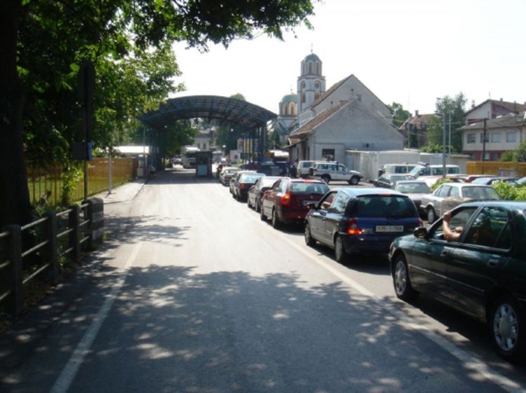 Zbog praznika otežan saobraćaj na graničnim prelazima