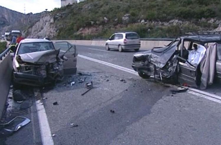 Saobraćajna nesreća u Banjaluci: Jedno lice poginulo, jedno povrijeđeno