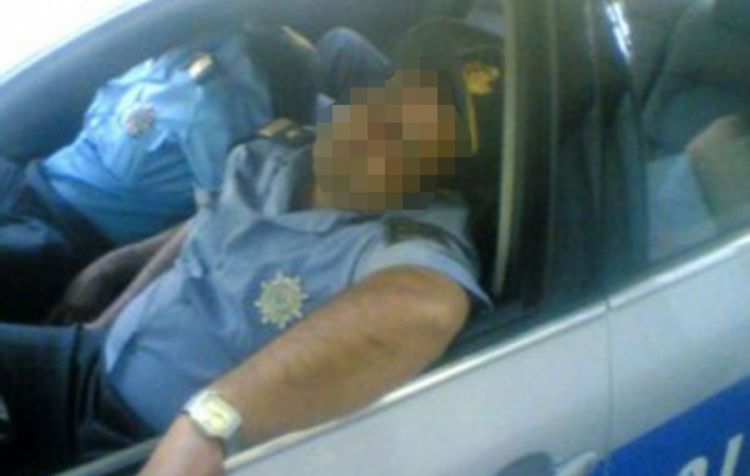 Na radnom mjestu spavalo osam policajaca
