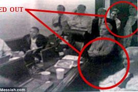 Izbrisali Hilari Klinton s fotografije jer je žena (Foto)