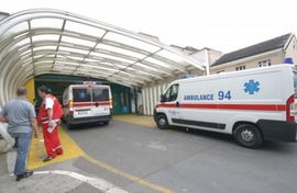 Dječak teško povrijeđen u padu sa četiri metra visine